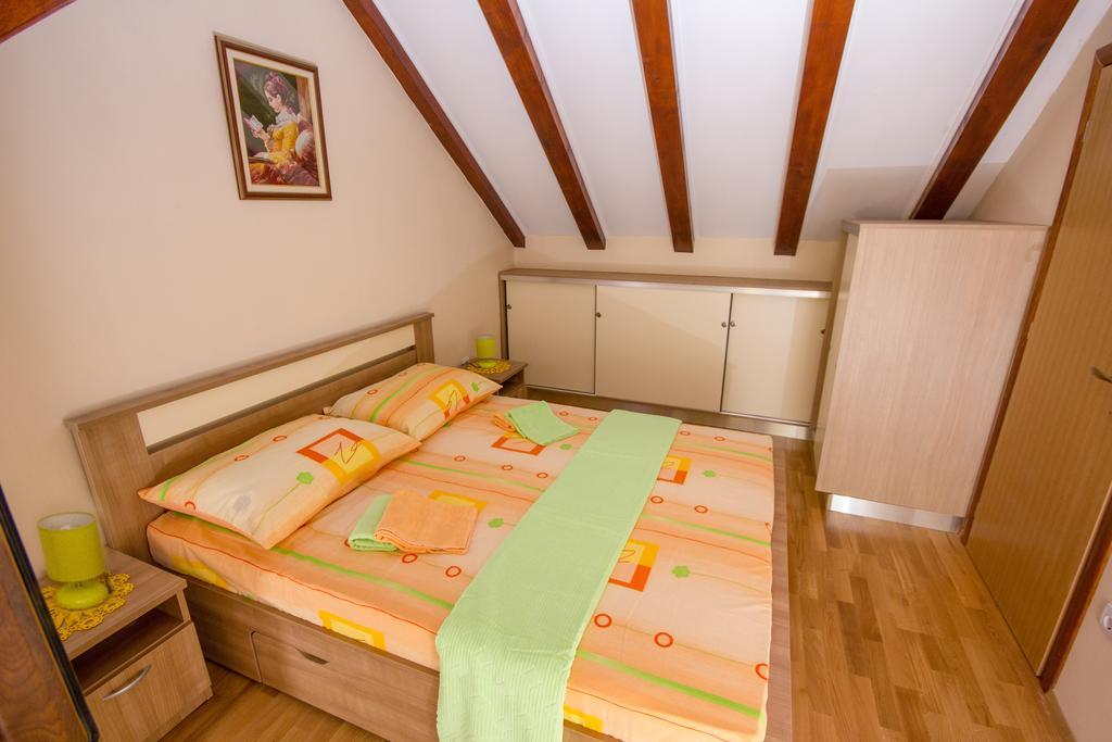 Apartment Niko Kastel Stari Kastela Room photo